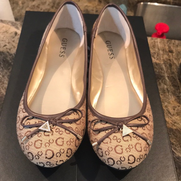 Women’s Guess Flats - Picture 1 of 3